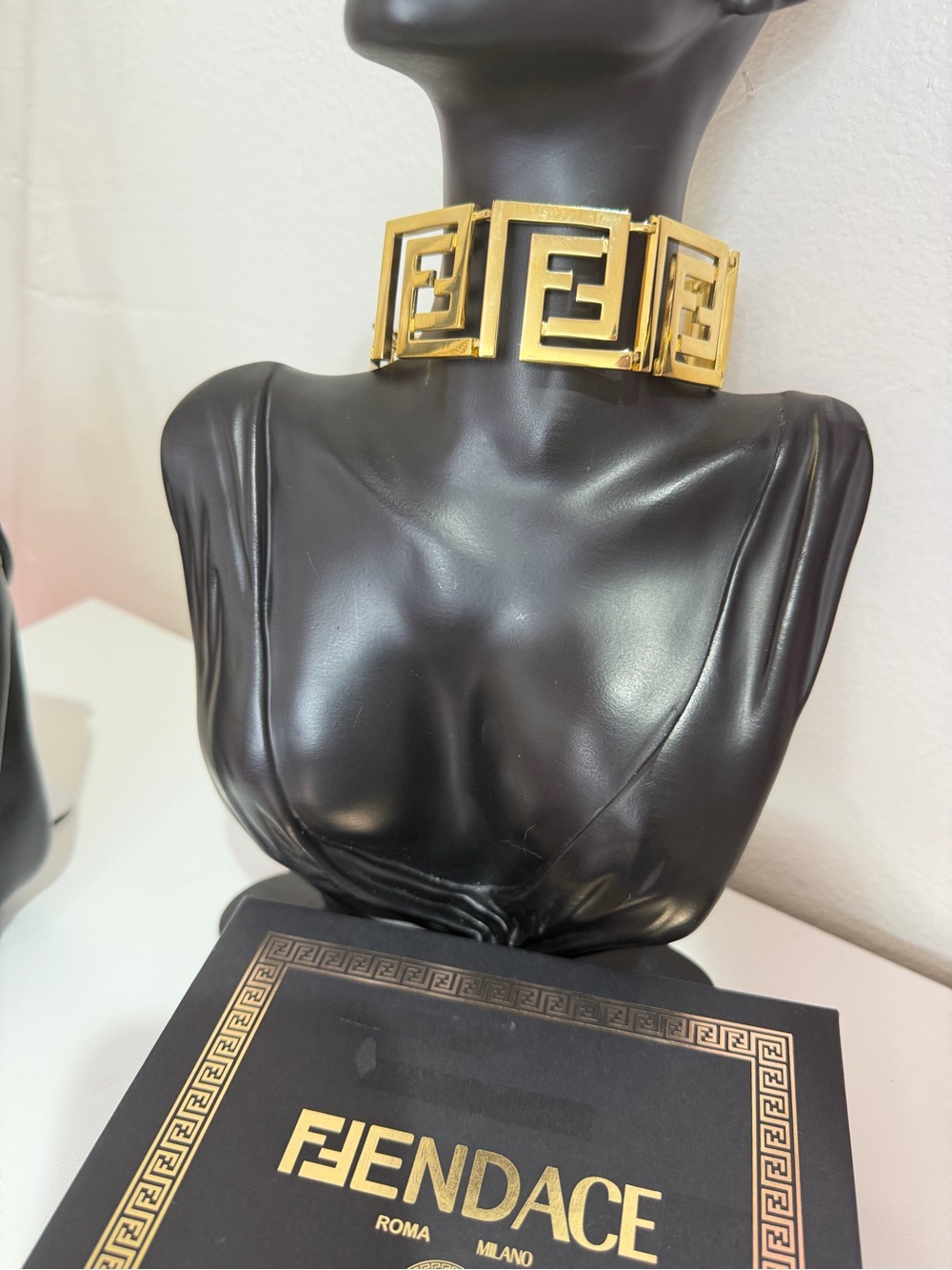 #208 Fendace Choker necklace
